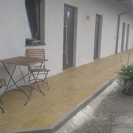 Weingut Thomas Brandl Bed and Breakfast Strass  Buitenkant foto
