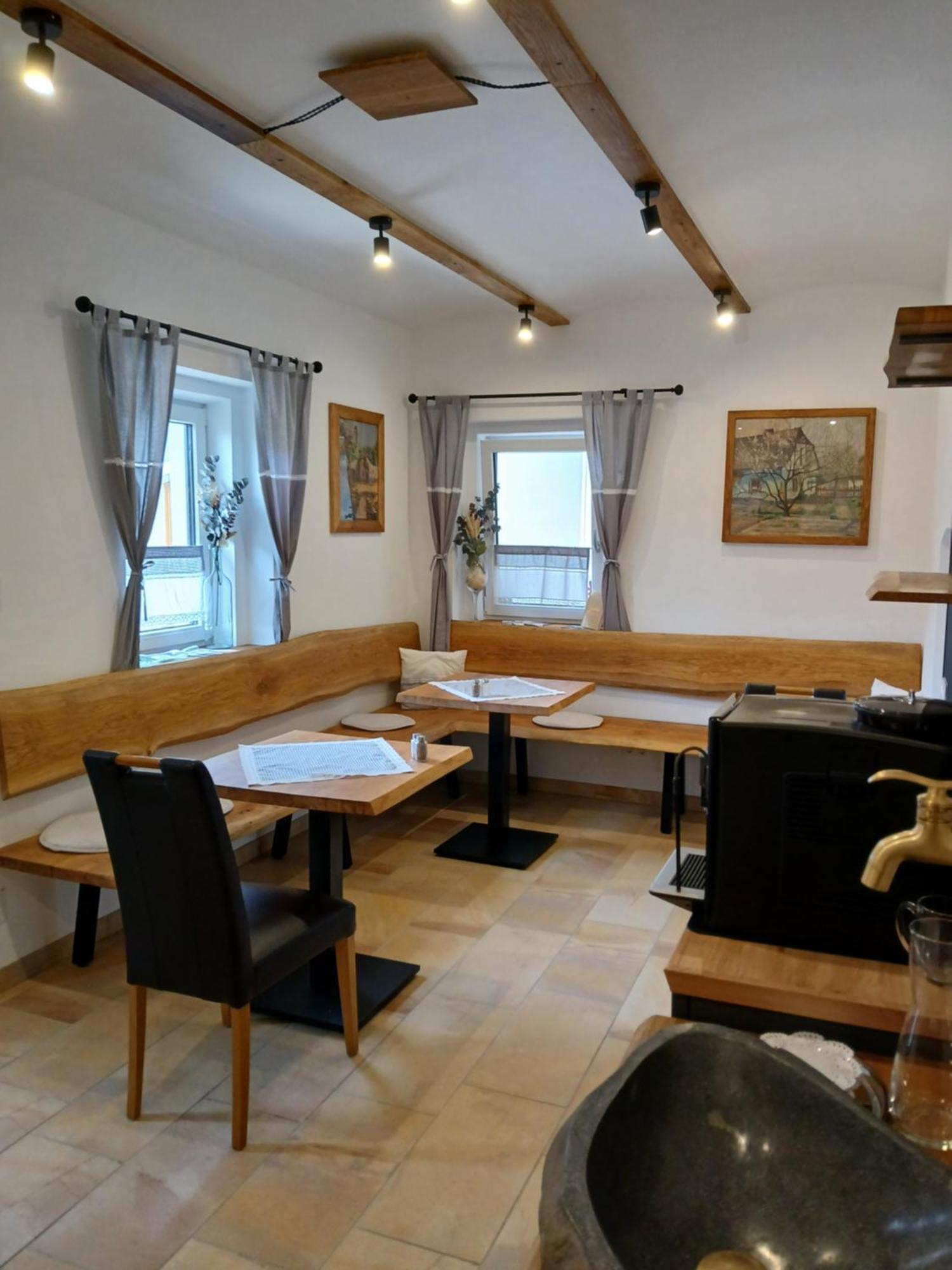Weingut Thomas Brandl Bed and Breakfast Strass  Buitenkant foto